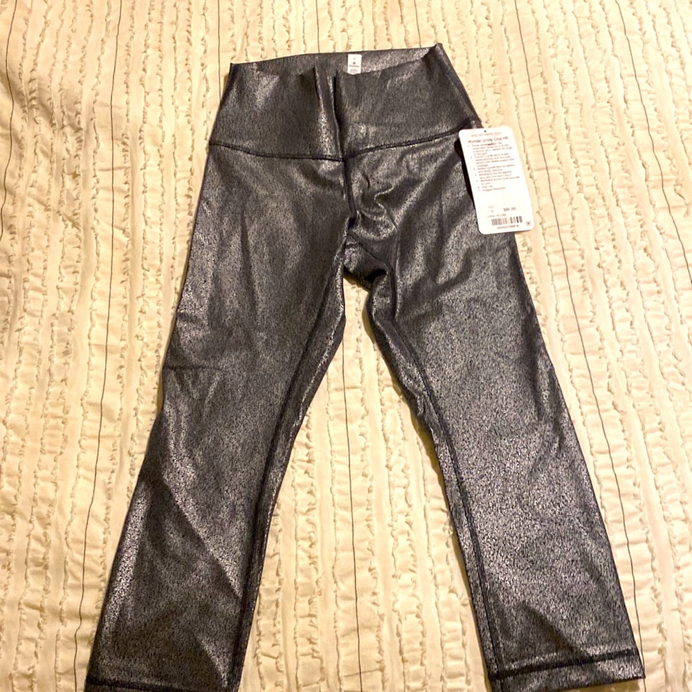 NWT Wunder Under Crop SZ 4